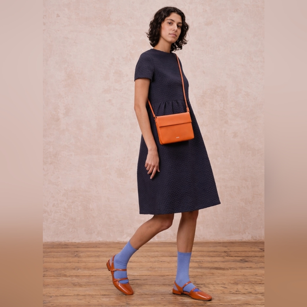 21. PARFOIS ORANGE CROSSBODY BAG NWOT!
